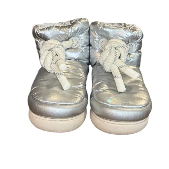 UGG Classic Maxi Mini Metallic Women’s Size 8 Winter Boots
