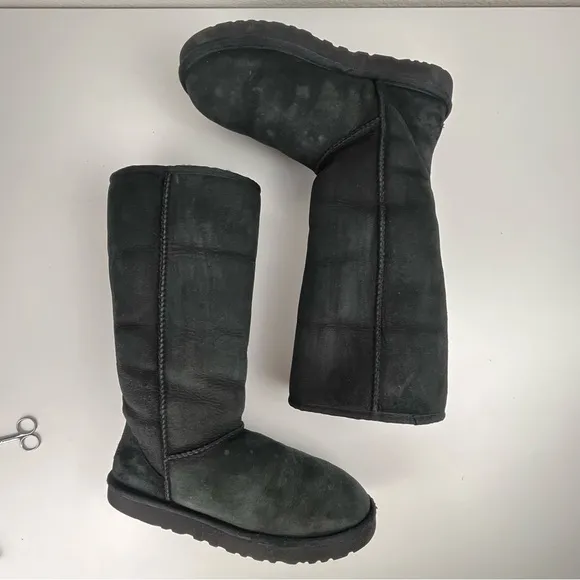 UGG Classic Tall Sheepskin Lined Boots Black Sz 10 Cozy Cold Weather Cabincore