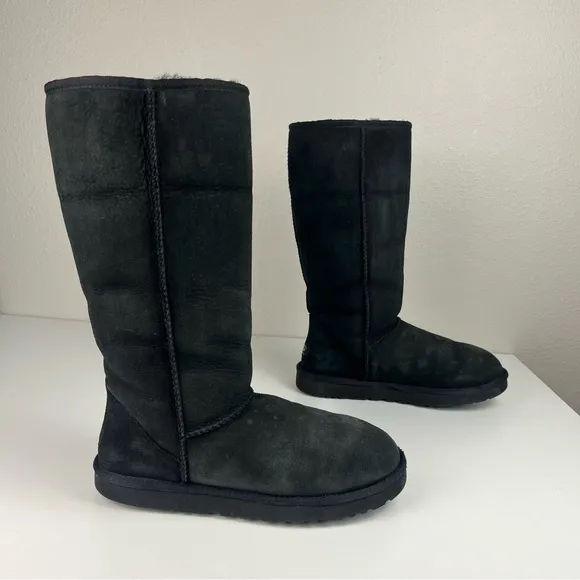 UGG Classic Tall Sheepskin Lined Boots Black Sz 10 Cozy Cold Weather Cabincore