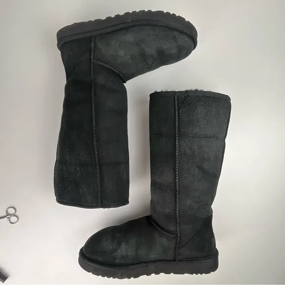 UGG Classic Tall Sheepskin Lined Boots Black Sz 10 Cozy Cold Weather Cabincore