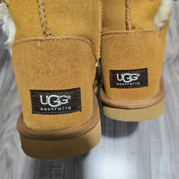 UGG Classic Tall Side Buttons Fur Boots Size 8 Like New!