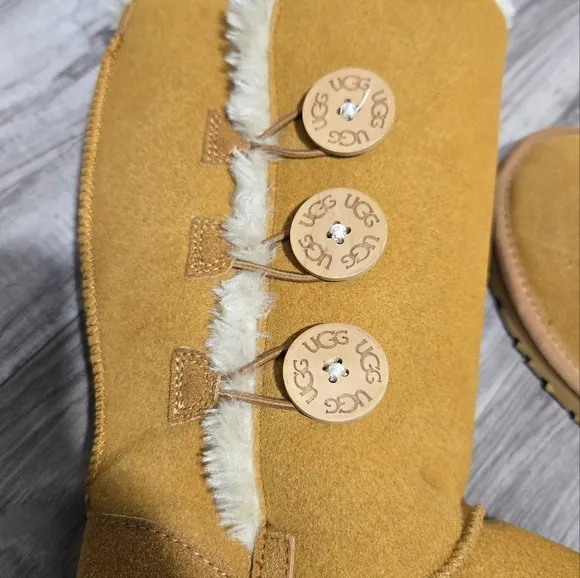 UGG Classic Tall Side Buttons Fur Boots Size 8 Like New!