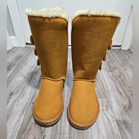 UGG Classic Tall Side Buttons Fur Boots Size 8 Like New!