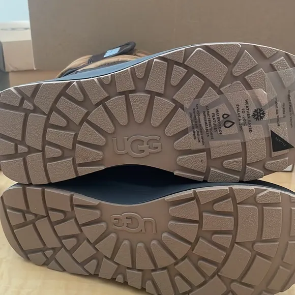 Ugg Kid’s Unisex Toty Weather Boot.