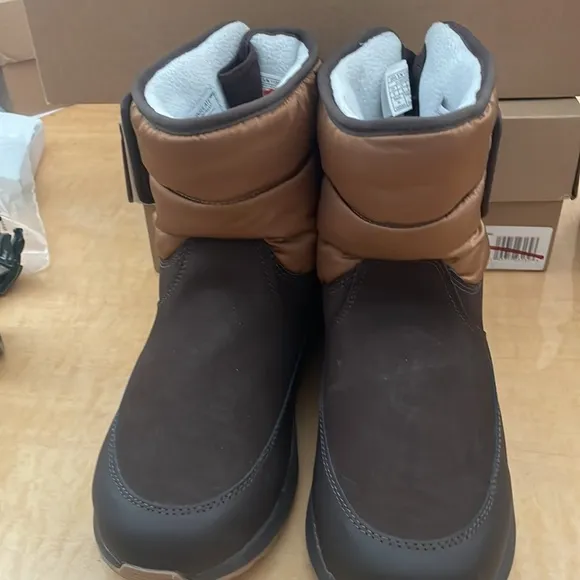 Ugg Kid’s Unisex Toty Weather Boot.
