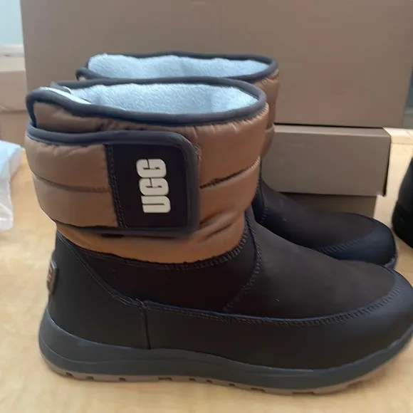 Ugg Kid’s Unisex Toty Weather Boot.