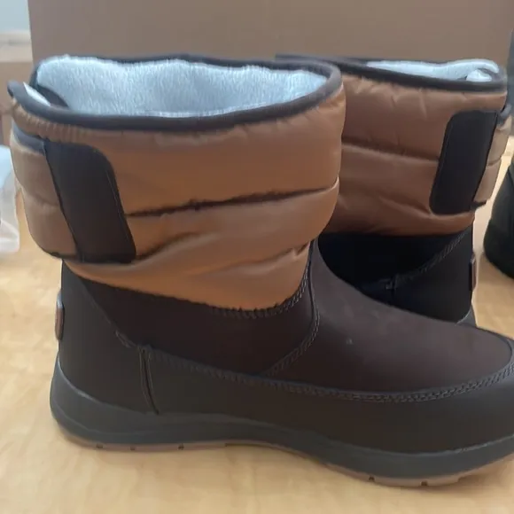 Ugg Kid’s Unisex Toty Weather Boot.