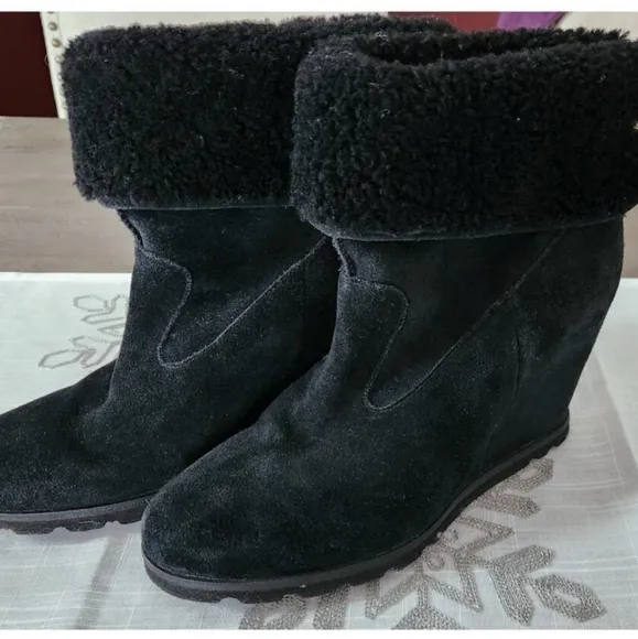 UGG Kyra Shearling Women’s Black Suede Wedge Boots Size 9.5