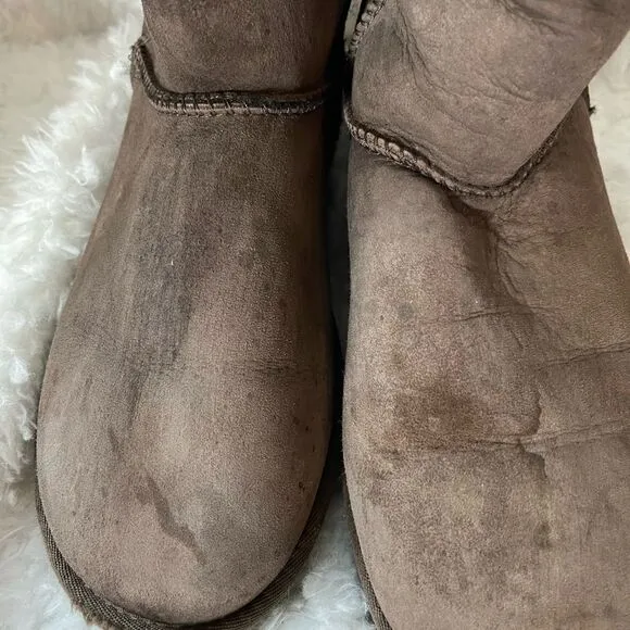 UGG leather brown suede with fur lining size 8 with Box