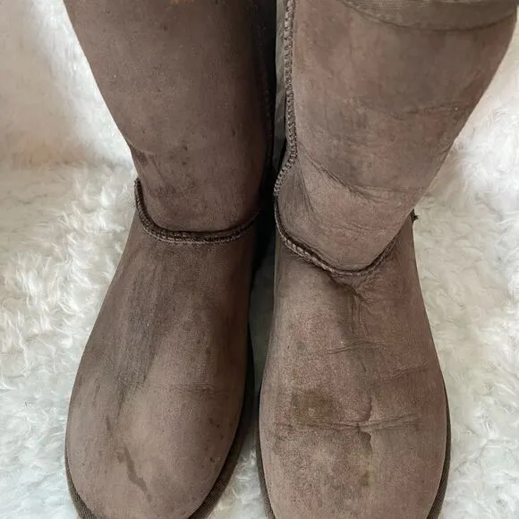 UGG leather brown suede with fur lining size 8 with Box
