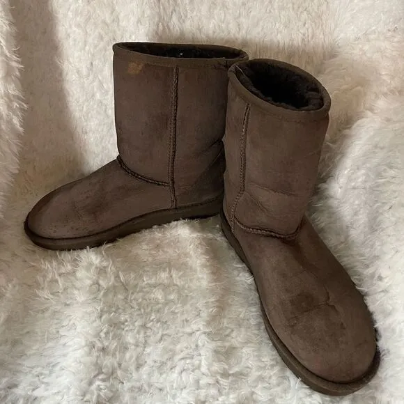 UGG leather brown suede with fur lining size 8 with Box