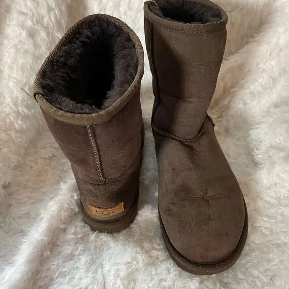 UGG leather brown suede with fur lining size 8 with Box