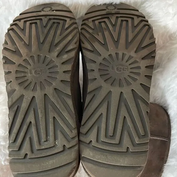 UGG leather brown suede with fur lining size 8 with Box