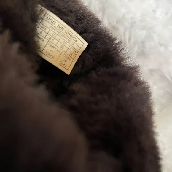 UGG leather brown suede with fur lining size 8 with Box