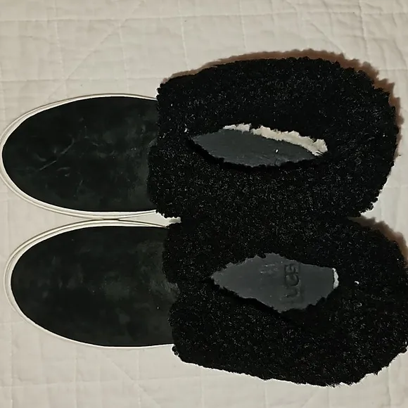 UGG Lynus sneaker boots black 100 suede outer sheep shearling lining sz 5