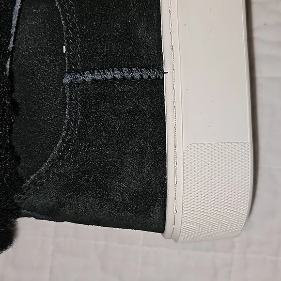 UGG Lynus sneaker boots black 100 suede outer sheep shearling lining sz 5