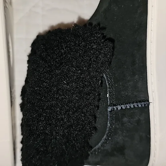 UGG Lynus sneaker boots black 100 suede outer sheep shearling lining sz 5
