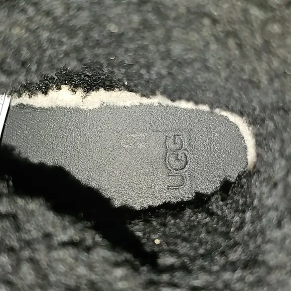 UGG Lynus sneaker boots black 100 suede outer sheep shearling lining sz 5