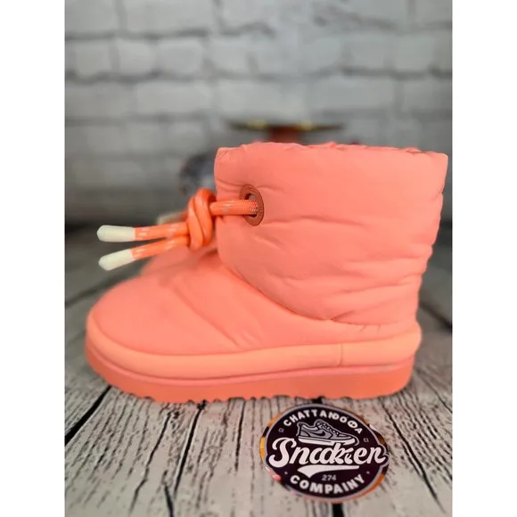 UGG Maxi Short Boots Girls Size 1Y Unisex Kids Pink Classic Winter Insulated