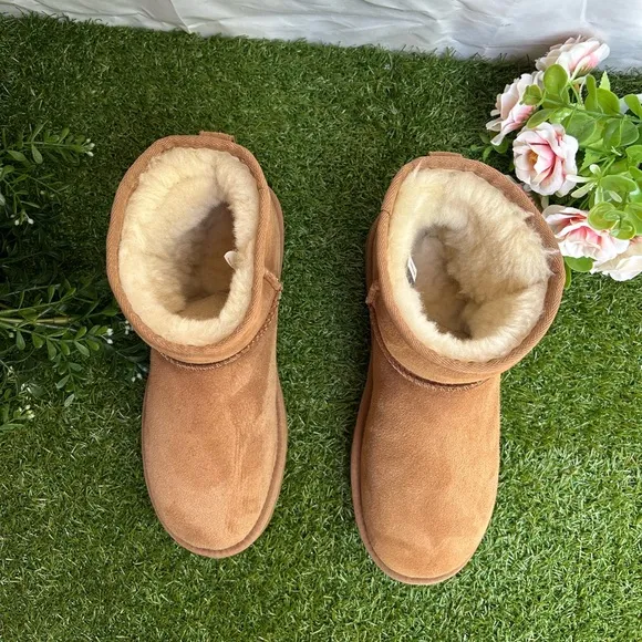 UGG mini Classic II chestnut winter boots 8 gently used