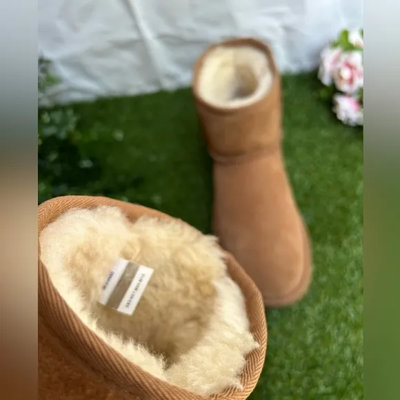 UGG mini Classic II chestnut winter boots 8 gently used