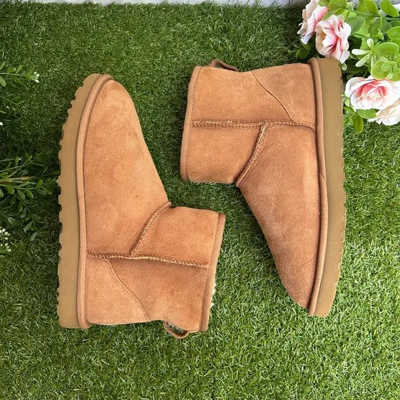 UGG mini Classic II chestnut winter boots 8 gently used