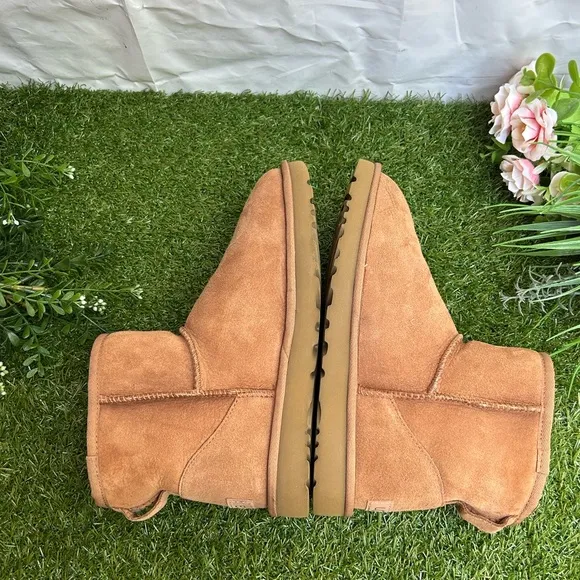 UGG mini Classic II chestnut winter boots 8 gently used