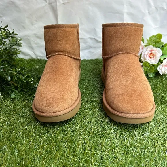 UGG mini Classic II chestnut winter boots 8 gently used
