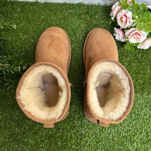 UGG mini Classic II chestnut winter boots 8 gently used