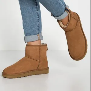 UGG mini Classic II chestnut winter boots 8 gently used