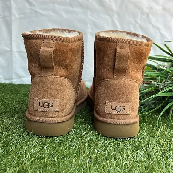 UGG mini Classic II chestnut winter boots 8 gently used