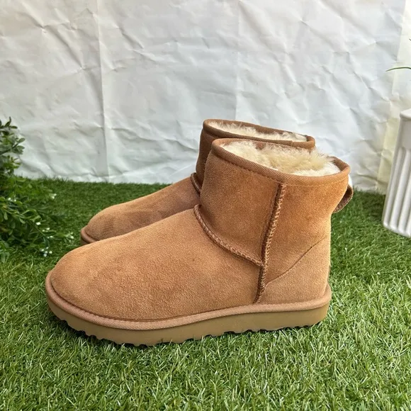 UGG mini Classic II chestnut winter boots 8 gently used