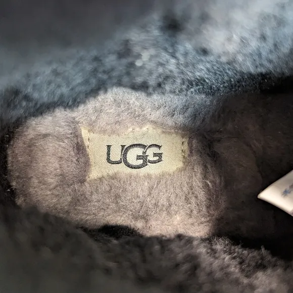 UGG Neumel II Graphic Spell Out Black Logo Ankle Chukka Suede Boots size Men 11