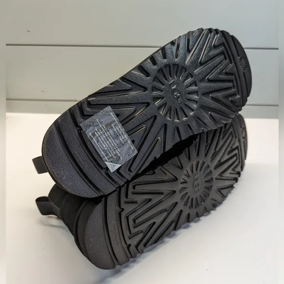 UGG Neumel II Graphic Spell Out Black Logo Ankle Chukka Suede Boots size Men 11