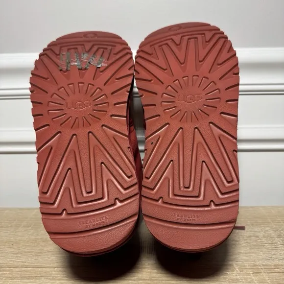 UGG Neumel Mens S 9 Red Suede Sheepskin Ankle Winter Boots 3236