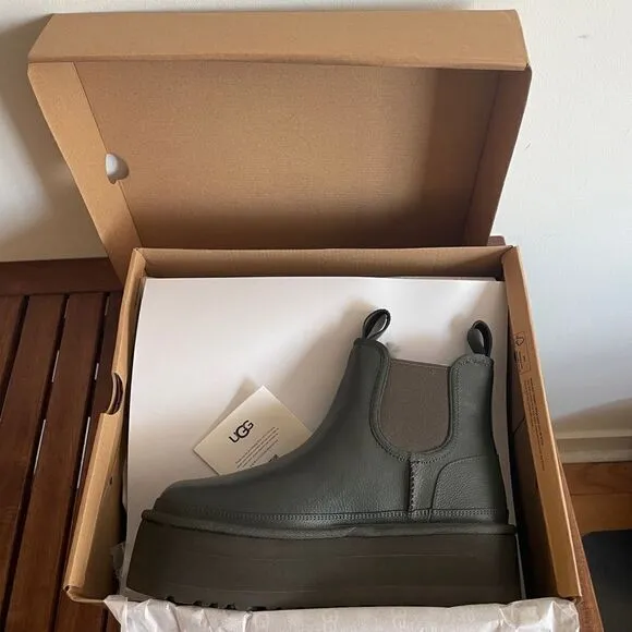 UGG Neumel Platform Chelsea Boots Forest Night USA Women Size 9/UK 7/EU 40