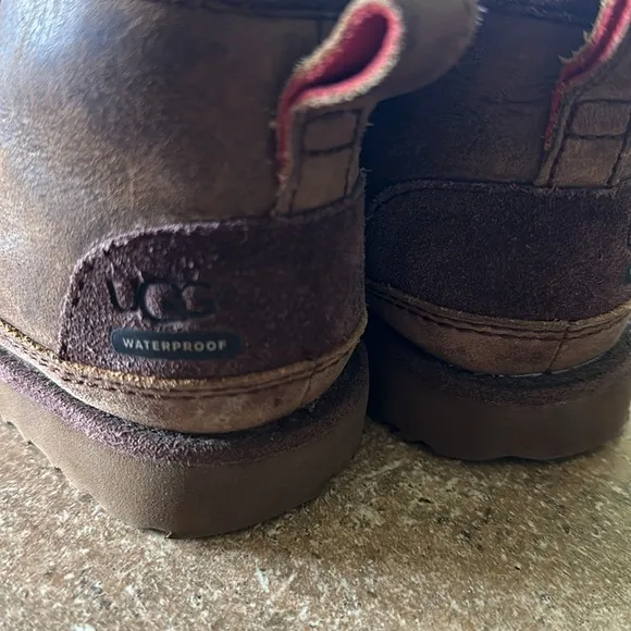 Ugg Neumel weather waterproof leather boots size 7 toddler boy