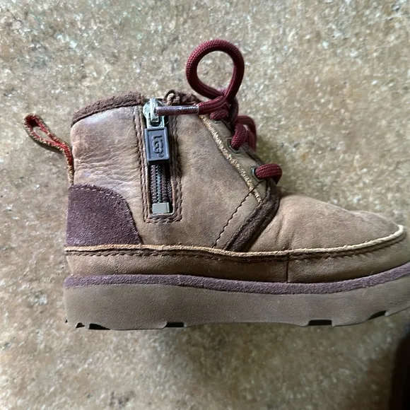 Ugg Neumel weather waterproof leather boots size 7 toddler boy