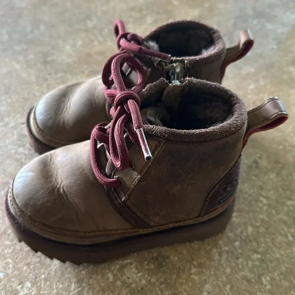 Ugg Neumel weather waterproof leather boots size 7 toddler boy