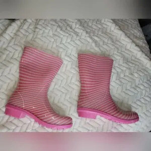 UGG Pink Striped Wellie Rain Boots, Kids Size 2, Fur Insole.