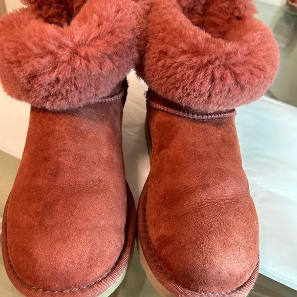 UGG‎ Pink Suede Mini Bailey with Bow Sz 6