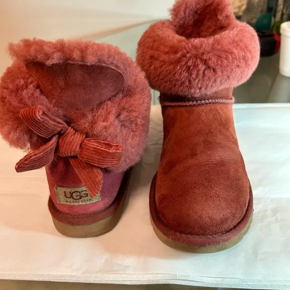UGG‎ Pink Suede Mini Bailey with Bow Sz 6