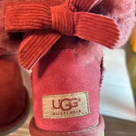 UGG‎ Pink Suede Mini Bailey with Bow Sz 6