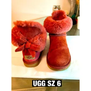 UGG‎ Pink Suede Mini Bailey with Bow Sz 6