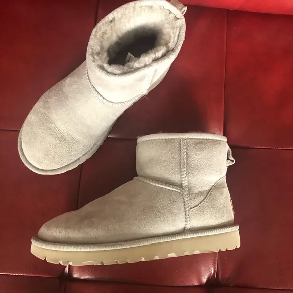 UGG Short Boot Cream Winter Boots with Plush Lining and Suede Finish