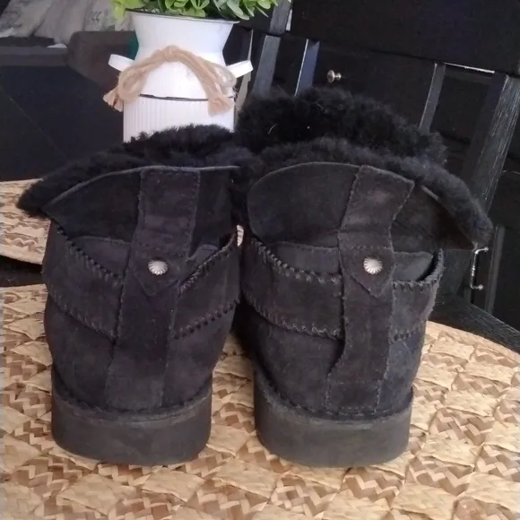 UGG SHORT BOOTS WOMEN