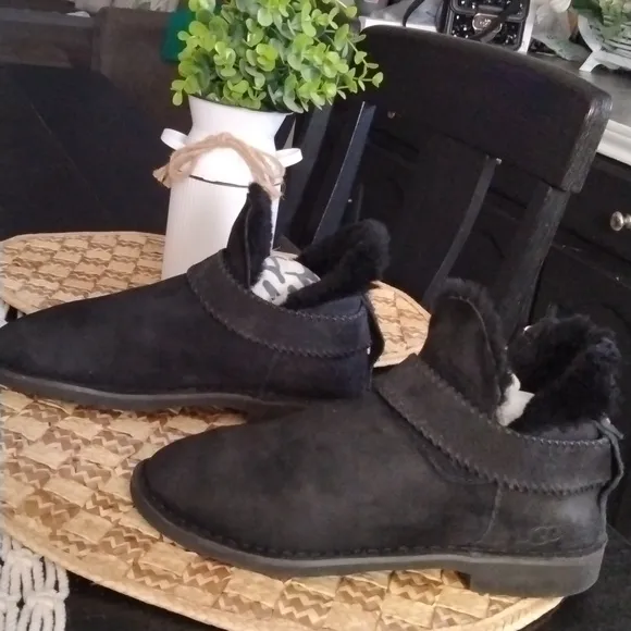 UGG SHORT BOOTS WOMEN