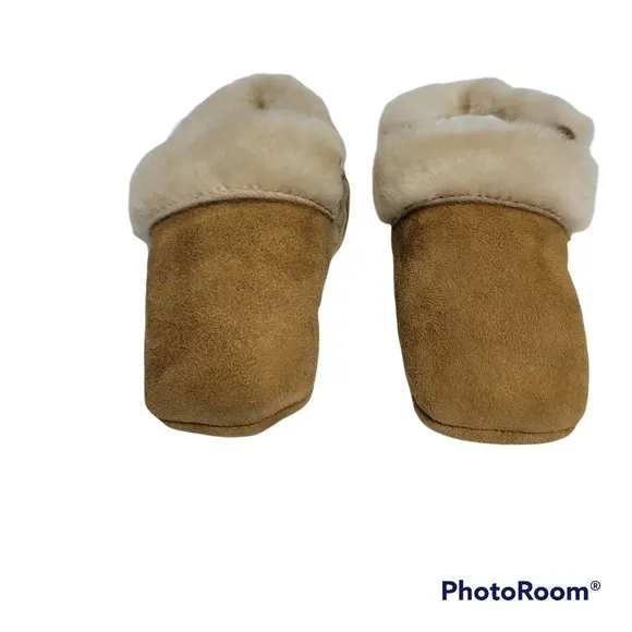 UGG Solvi Infants Bootie Sz 4/5