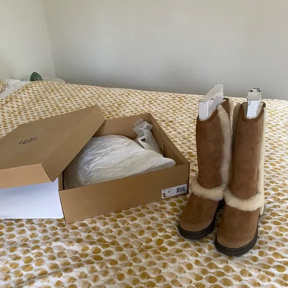 UGG Sunburst Tall Boots - Chestnut