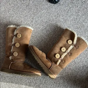 UGG Tan Side Button Up Fluffy Suede Winter Boots with Plush Lining - size 8